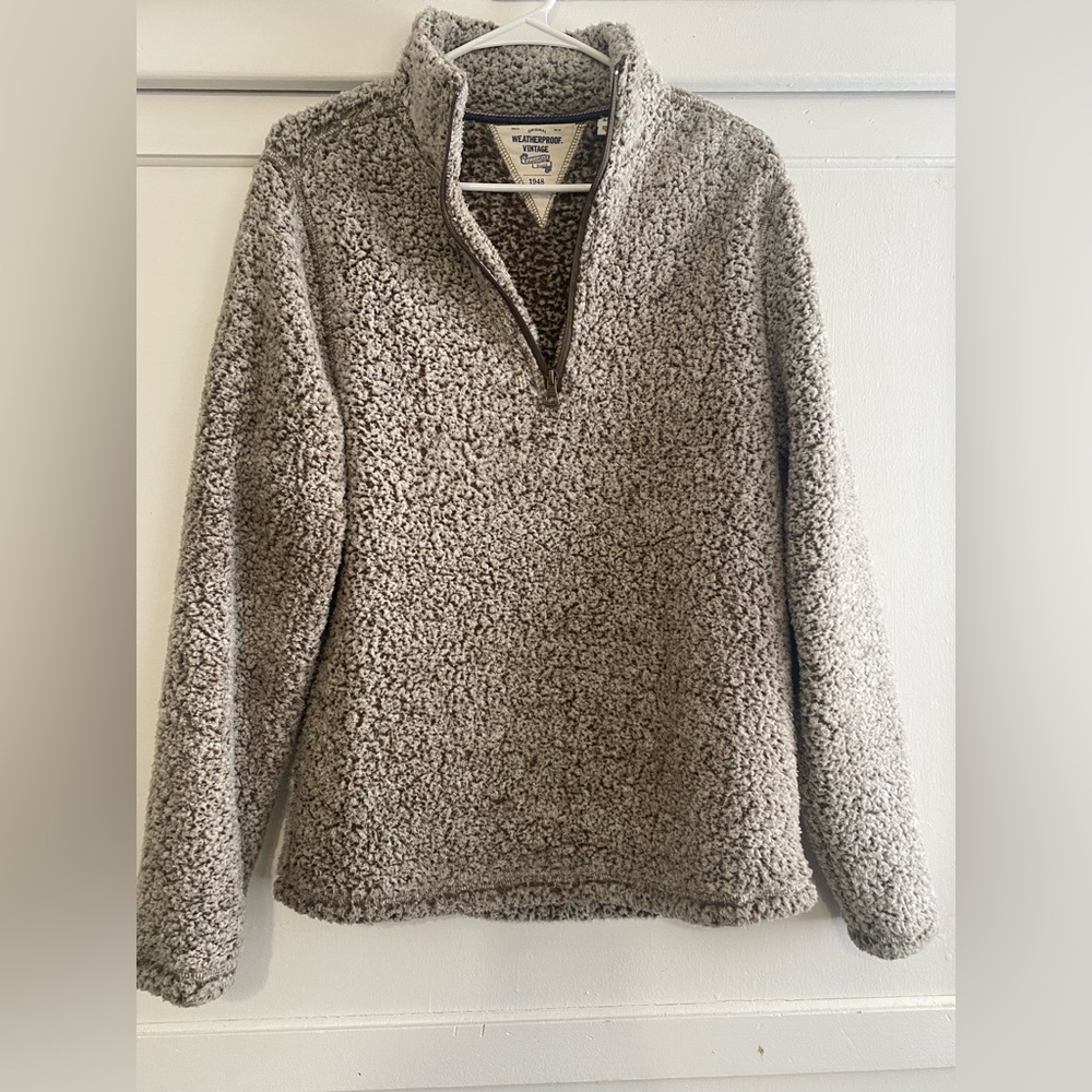 Size small Sherpa 1/2 zip